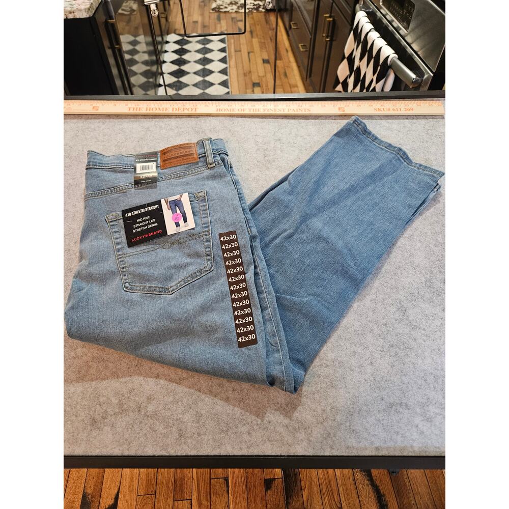 Lucky Brand 410 Athletic Straight Leg light Wash 42x30